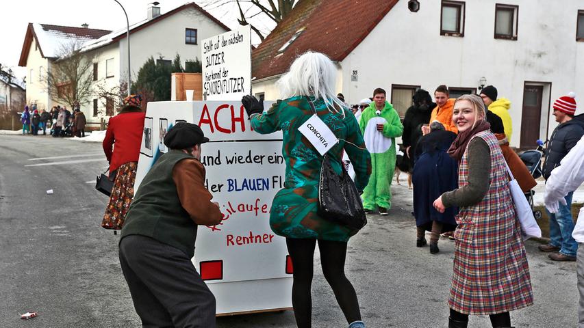 Ganzes Dorf auf den Beinen: Faschingszug in Schnufenhofen