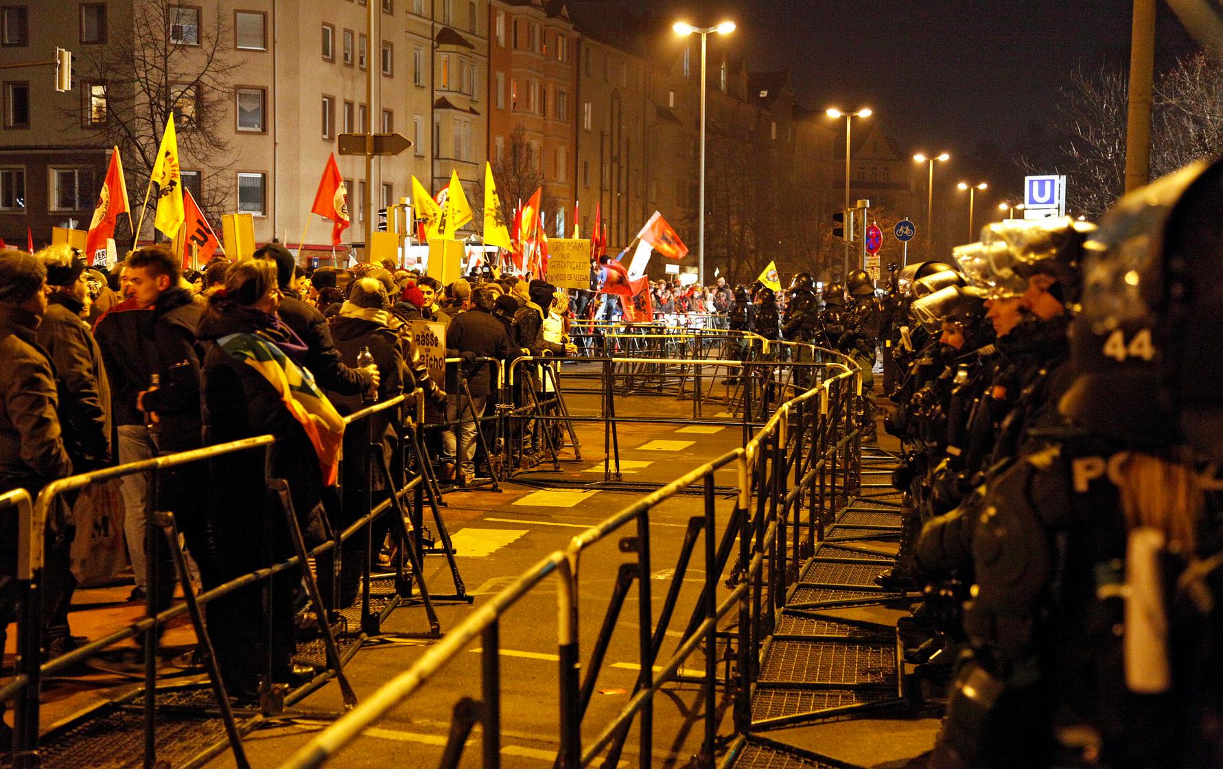 Nügida trifft auf Anti-Nügida: Blockaden in Nürnberg