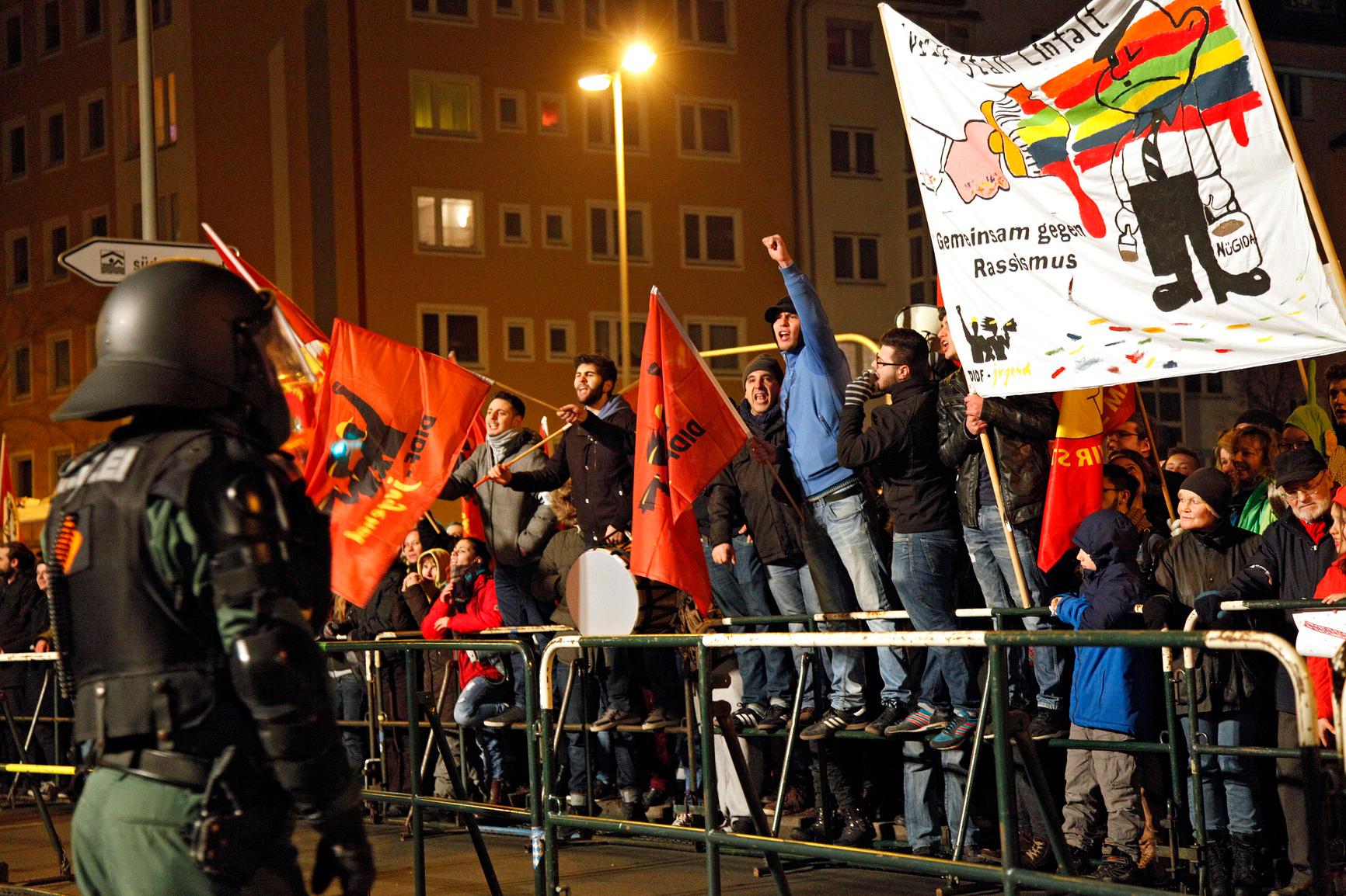 Nügida trifft auf Anti-Nügida: Blockaden in Nürnberg