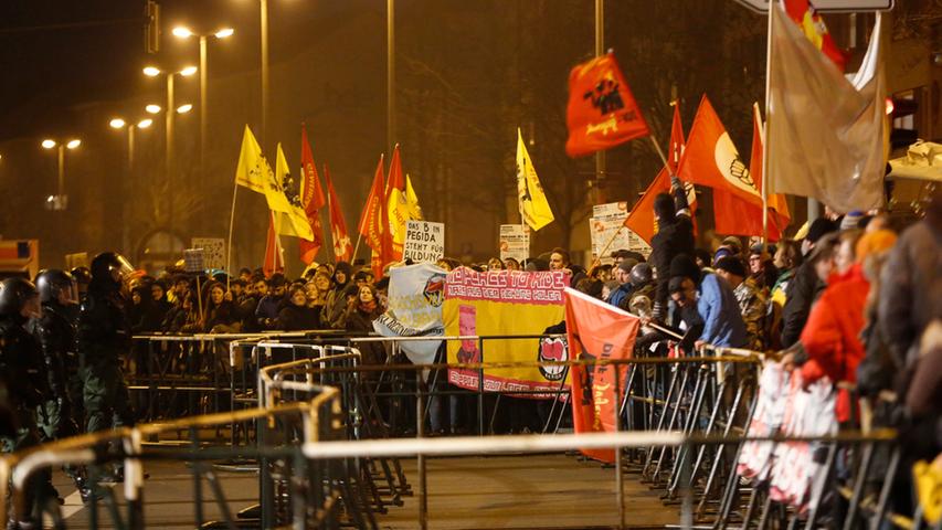 Nügida trifft auf Anti-Nügida: Blockaden in Nürnberg