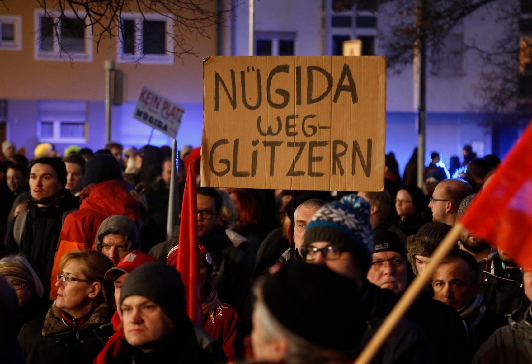Nügida trifft auf Anti-Nügida: Blockaden in Nürnberg