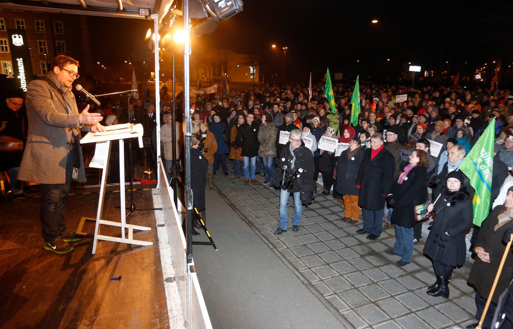 Nügida trifft auf Anti-Nügida: Blockaden in Nürnberg