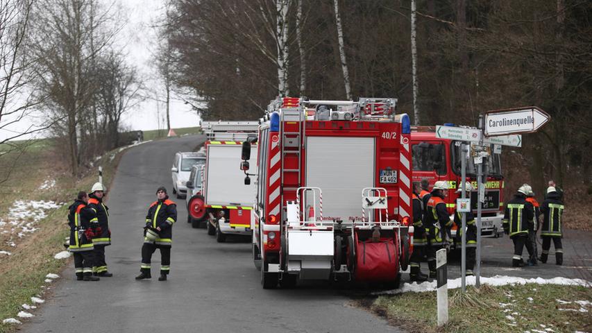 Leichenfund bei Hohenberg: Toter lag im Wald unter Auto