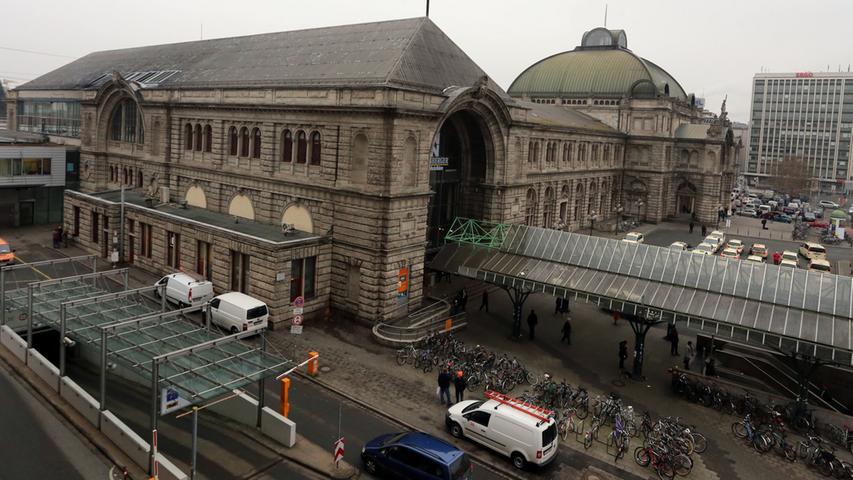 Rundgang durch die ehemalige Hauptpost in Nürnberg 
