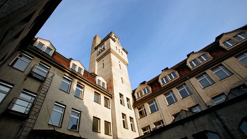Der markante Turm des Straßenbahndepots in Muggenhof. Der Charme des Straßenbahndepots soll auf jeden Fall erhalten bleiben.