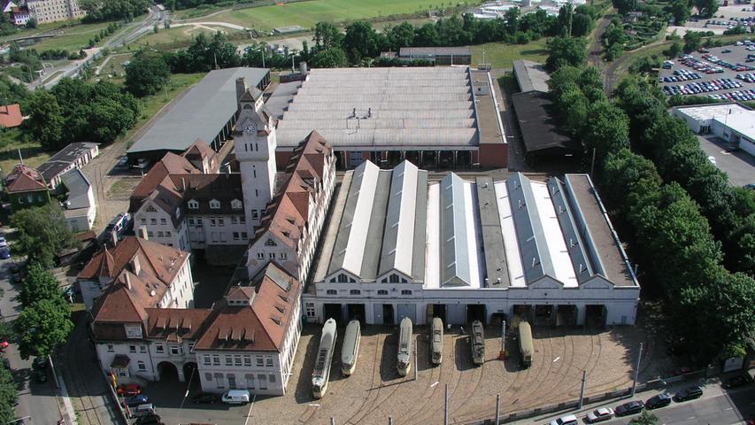 Der Blick von oben zeigt das große Areal der alten Straßenbahnwerkstätten in Muggenhof. 30 Millionen Euro will das Fürther Unternehmen, die P&P Gruppe, für die Sanierung investieren.