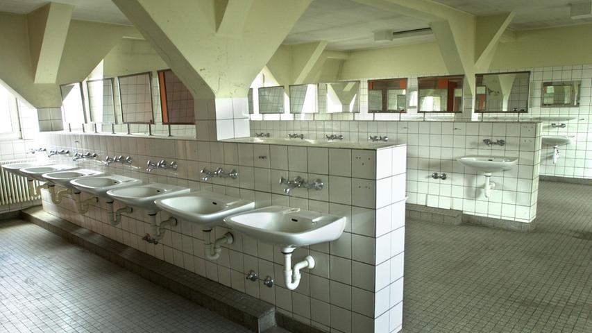 Sanitärräume im ehemaligen Depot in Muggenhof.