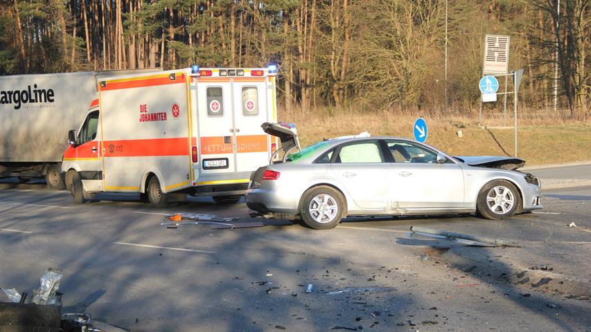 Zwei Schwerverletzte nach Kollision bei Schwabach