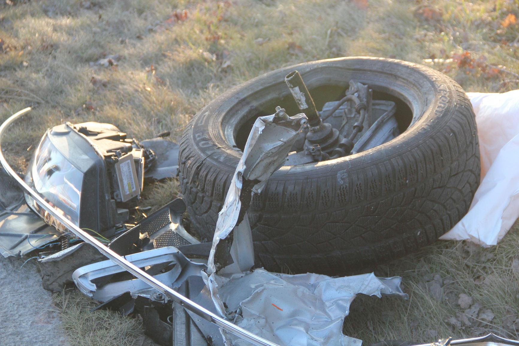 Am Freitagnachmittag (20.02.2015) ereignete sich ein schwerer Verkehrsunfall  auf der Strasse von Schwabach nach Neuses. Dabei wurden zwei Personen nach  Polizeiangaben vor Ort schwerst verletzt, eine weitere leicht. Die beiden  Schwerverletzten wurden durch die Feuerwehr mit Spreizer und Rettungsschere aus  den Fahrzeugen gerettet. Beide wurden jeweils mit einem Rettungshubschrauber  ins Krankenhaus gebracht. Ein Gutachter wurde mit der Unfallaufnahme  beauftragt. Foto: News5 /Fechner