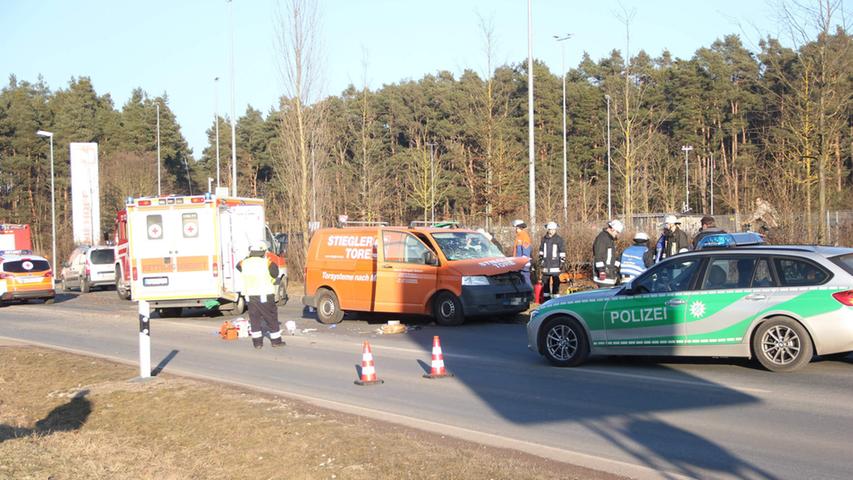 Zwei Schwerverletzte nach Kollision bei Schwabach