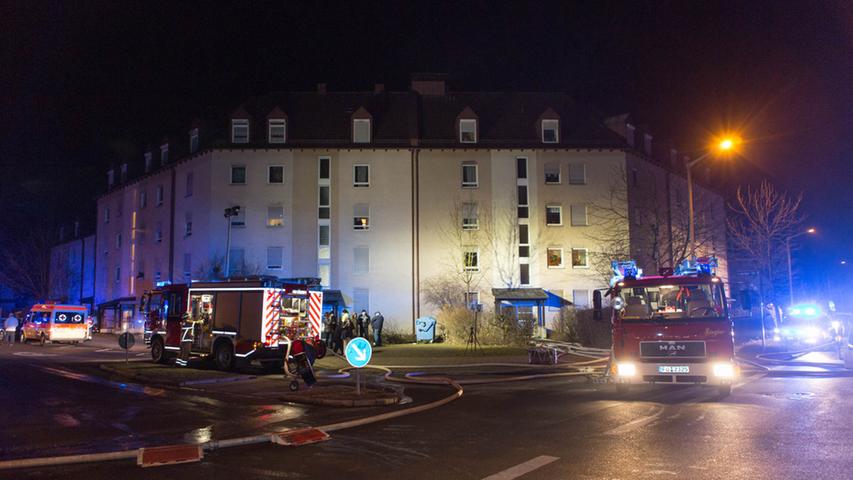 In der Nacht auf Samstag kam es gegen 2 Uhr aus bislang ungeklärten Gründen zu einem Brand in einer Tiefgarage in Fürth.