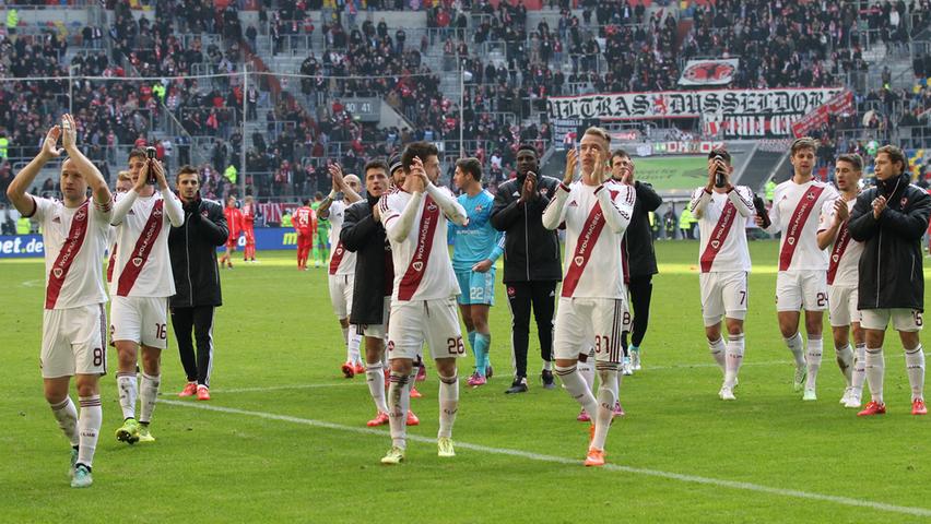 Dann ist Schluss in Düsseldorf. Der 1. FC Nürnberg feiert mit dem 3:1 bei der Fortuna bereits den zweiten Sieg in Folge und klettert in der Tabelle weiter nach oben.