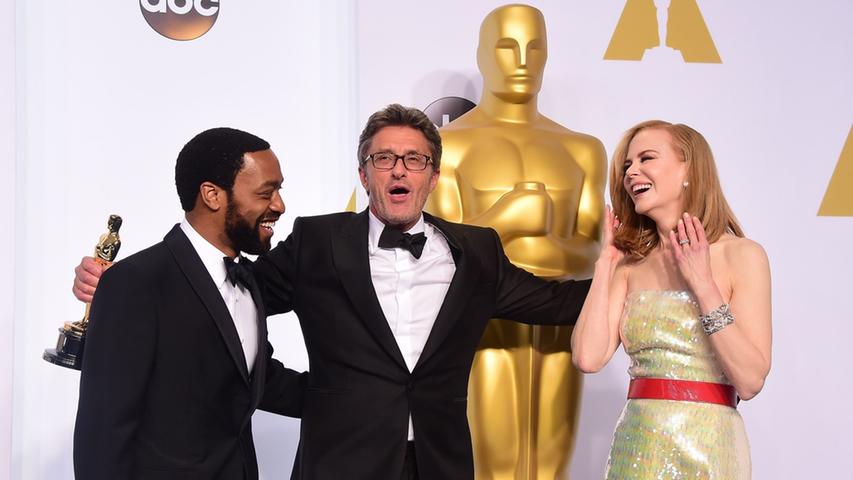 "Ida" eroberte den Oscar als bester ausländischer Film. Regisseur Pawel Pawlikowski (Mitte) feiert mit Chiwetel Ejiofor und Nicole Kidman.