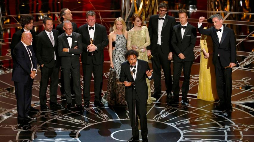 Regisseur Alejandro Inarritu nimmt den Oscar entgegen für "Birdman".