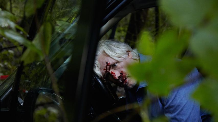 Christian Ranstedt (Philippe Brenninkmeyer) wird tot in seinem Wagen gefunden.