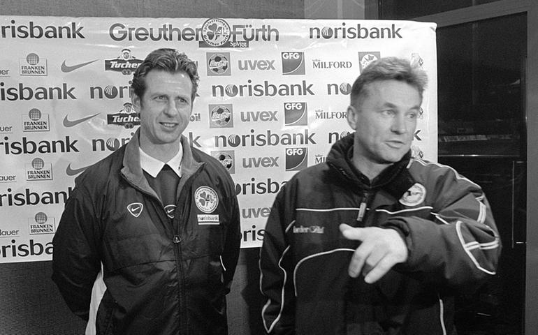 Also musste ein neuer Mann an der Seitenlinie her. In Benno Möhlmann sah man den richtigen Kandidaten. Von Oktober 1997 bis Oktober 2000 machte er den Verein zu einer festen Größe der zweiten Bundesliga.