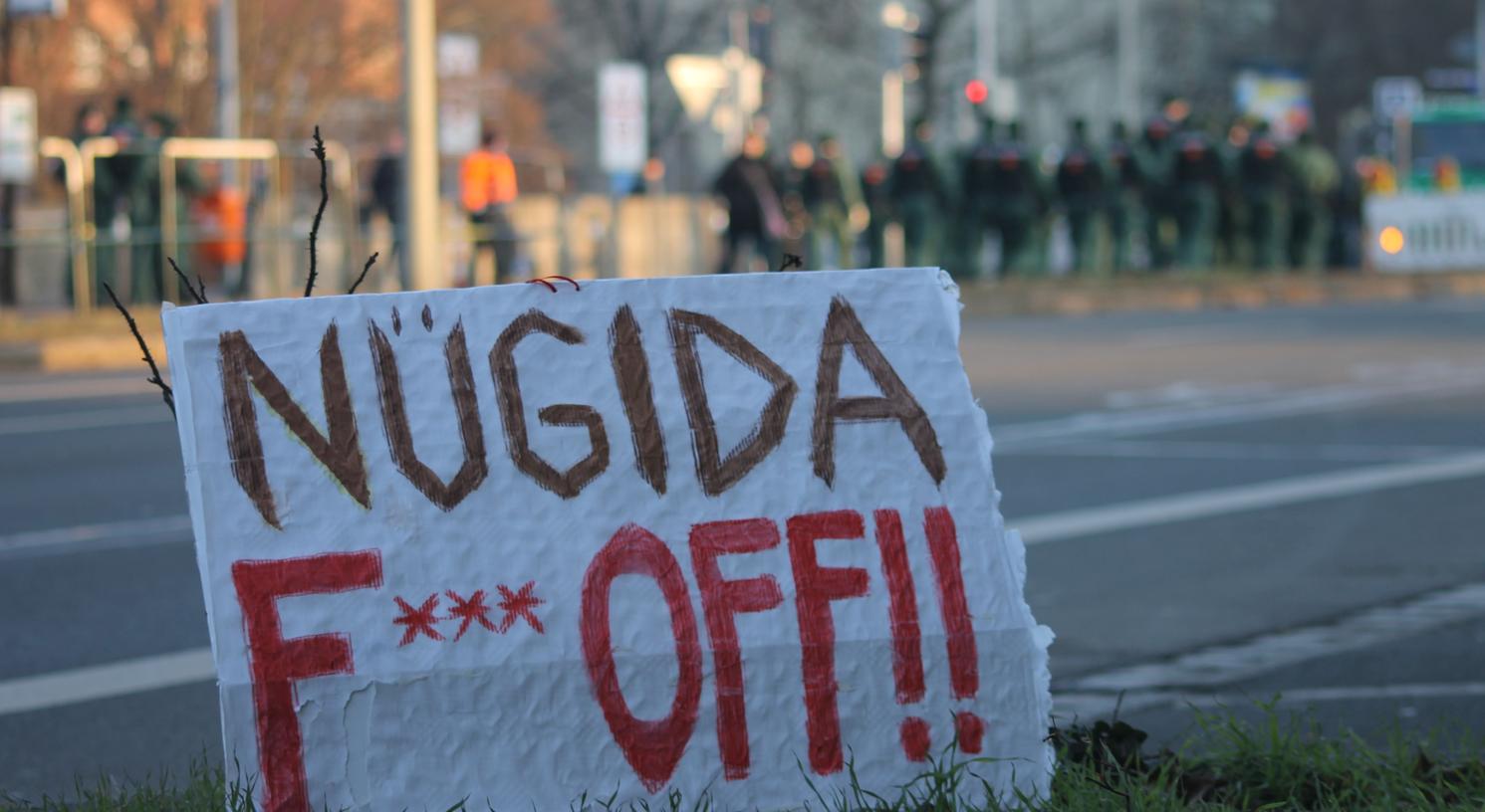 Hier nicht! Bei der bislang einzigen Nügida-Kundgebung setzten die Nürnberger in der Südstadt ein klares Zeichen gegen den örtlichen Pegida-Ableger.