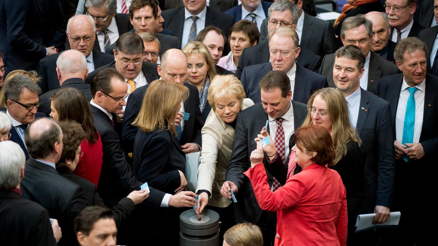 Große Mehrheit: Bundestag stimmt Griechen-Hilfspaket zu