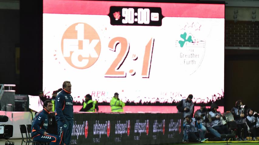 Auf den großen Leuchttafeln im Fritz-Walter-Stadion stand es am Freitag geschrieben: Auch unter ihrem neuen Trainer Mike Büskens ist die SpVgg Greuther Fürth nicht in die Erfolgsspur zurückgekehrt, hat beim 1. FC Kaiserlautern mit 1:2 verloren.