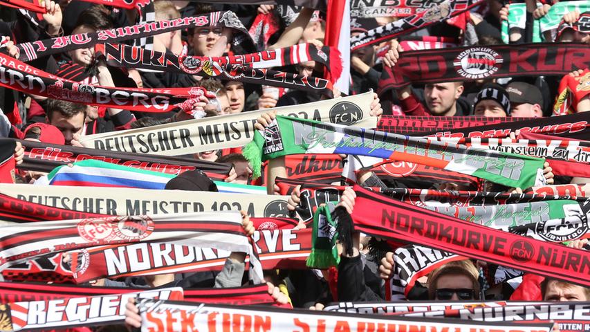Ein schlechtes Spiel haben die Fans im Grundig-Stadion wahrlich nicht gesehen. Der 1. FC Nürnberg präsentierte sich gegen den Karlsruher SC stark in den Zweikämpfen und hatte viele gute Chancen. Einen Sieger gab es am Ende allerdings nicht. Wir haben die Bilder.
