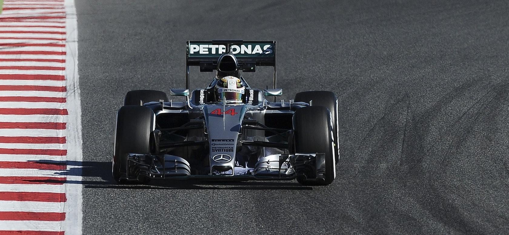 Die Konkurrenz muss sich etwas einfallen lassen: Bei den Testfahrten in Barcelona dominierte Mercedes um Weltmeister Lewis Hamilton.
