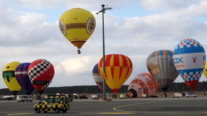 Buntes Farbenspiel über Nürnberg: Ballone stiegen in die Höhe