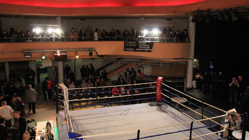 Im Löwensaal findet die K1 Fight Night statt: Dabei wird um den Europatitel und den Deutschen Meistertitel gekämpft. Außerdem stehen Profi-Boxkämpfe an.