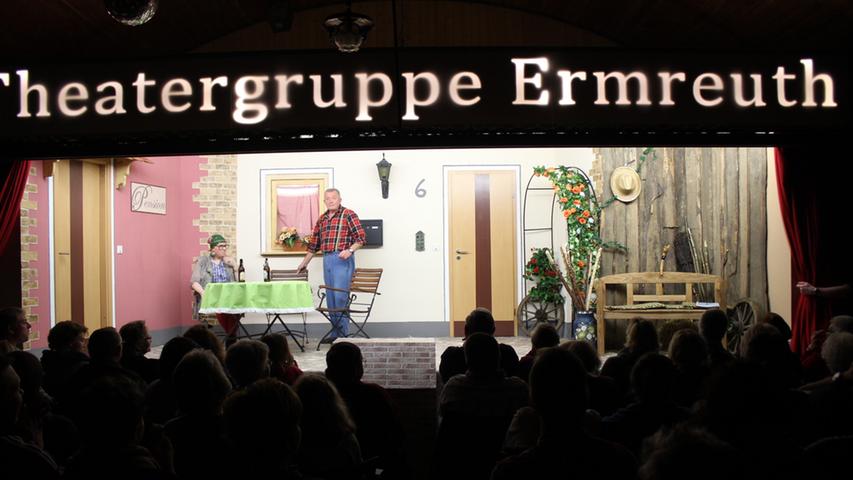 Sieben Vorstellungen mit über 750 Besuchern: Die Theatergruppe Ermreuth feiert im Saal des Gasthauses "Zum Weißen Lamm" mit seinem Stück "Her mit der Braut" einmal mehr große Erfolge. Schon wenige Tage nach dem Start des Kartenvorverkaufs waren die Tickets restlos ausverkauft.
