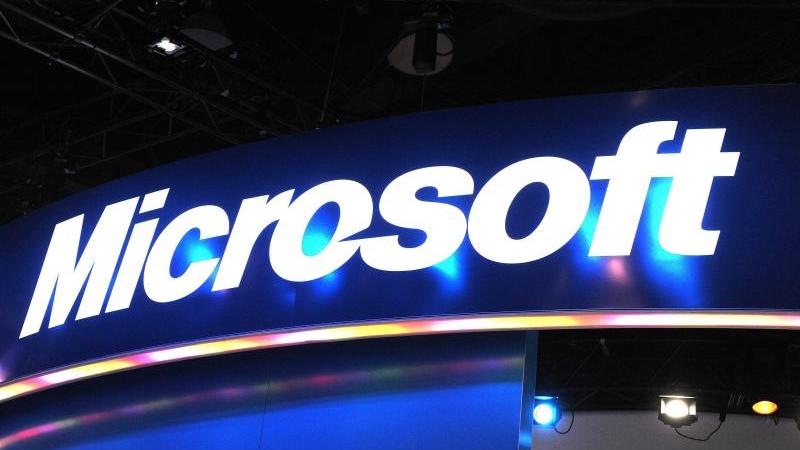 Lange verriet Microsoft keinen Start für Windows 10. Nun soll der Verkaufstermin bei einer Telefonkonferenz ausgeplappert worden sein.
