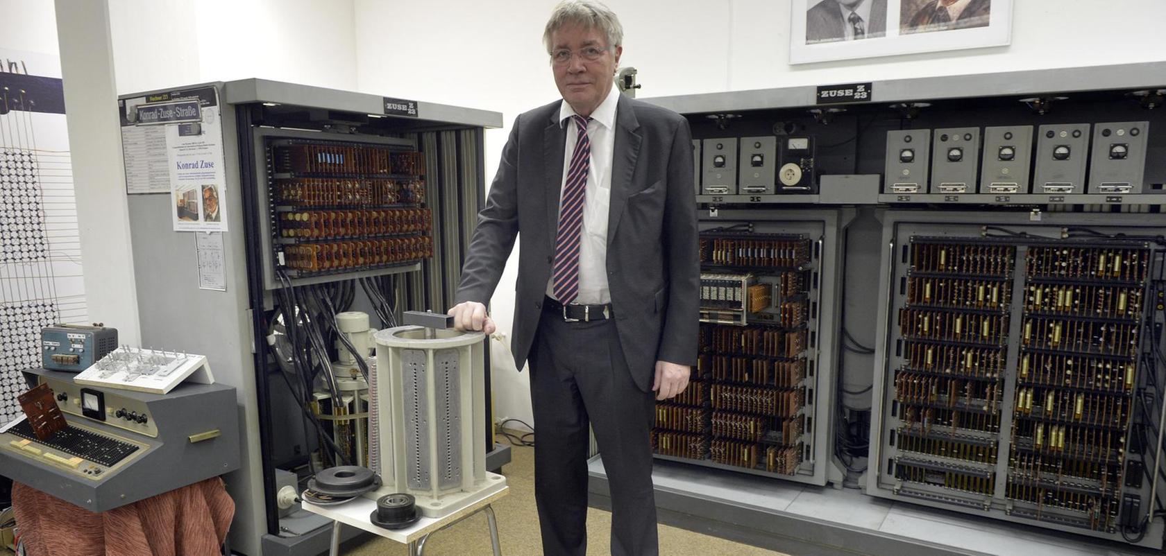 Erlangen: Historischer Computer wieder in Betrieb
