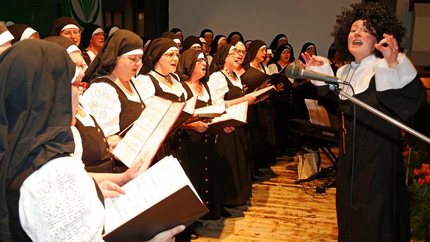 Forchheimer Landfrauen rocken Jahn-Halle als Nonnen