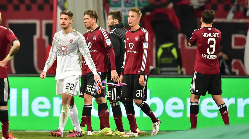 Nach 93 Minuten ist schließlich Schluss im Grundig-Stadion. Mit 0:1 muss sich der 1. FC Nürnberg gegen den 1. FC Heidenheim geschlagen geben - und kann die sofortige Rückkehr in die Bundesliga wohl endgültig zu den Akten legen.
