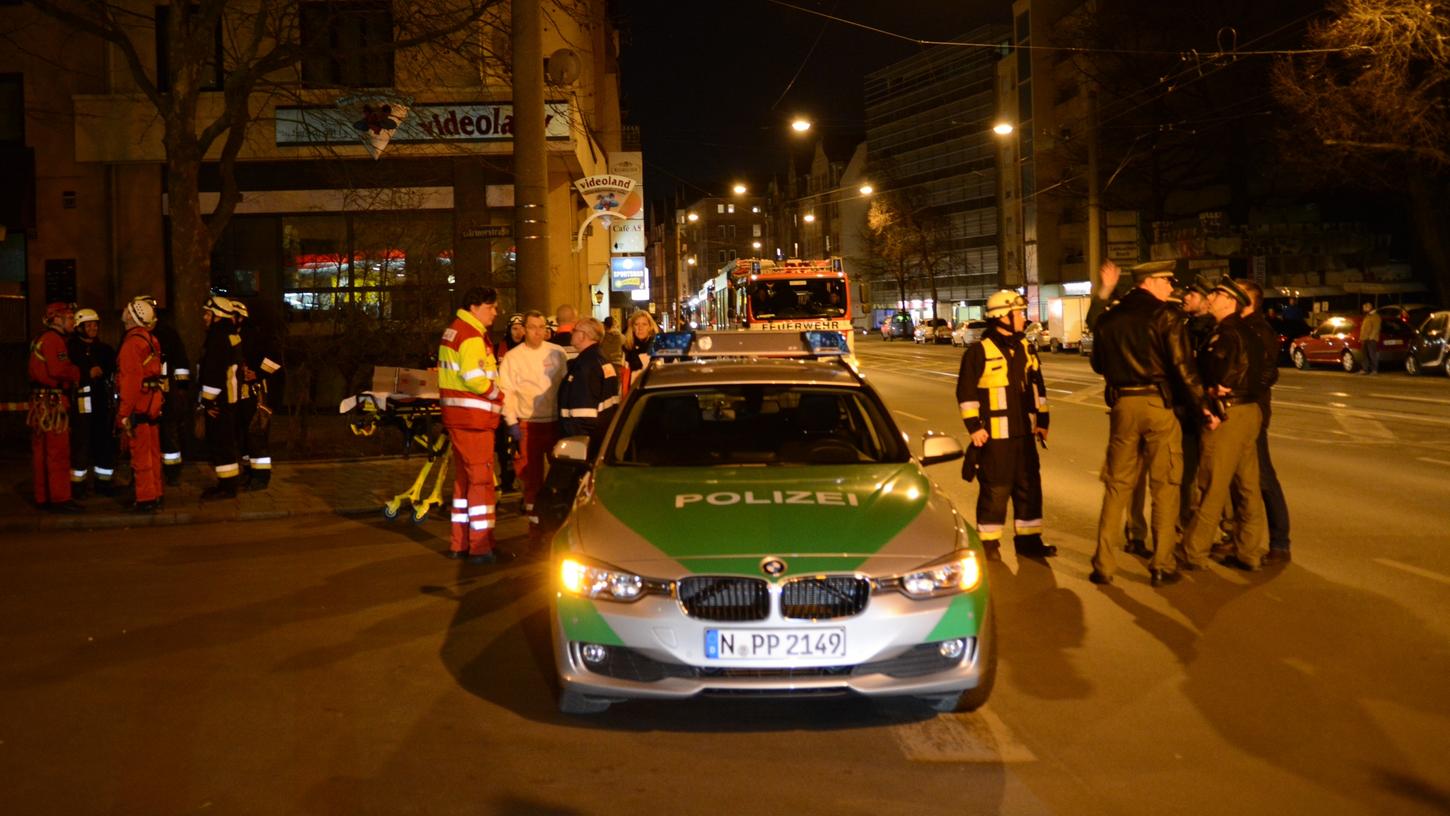 Der Bereich um die Bucher Straße blieb stundenlang gesperrt, Dutzende Polizeikräfte waren im Einsatz.