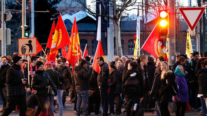 Am Montag marschierten die Anhänger der islamkritischen Nügida einmal mehr durch Nürnberg. An der Gegendemonstration nahmen etwa 600 Menschen teil. Der Live-Ticker zum Nachlesen