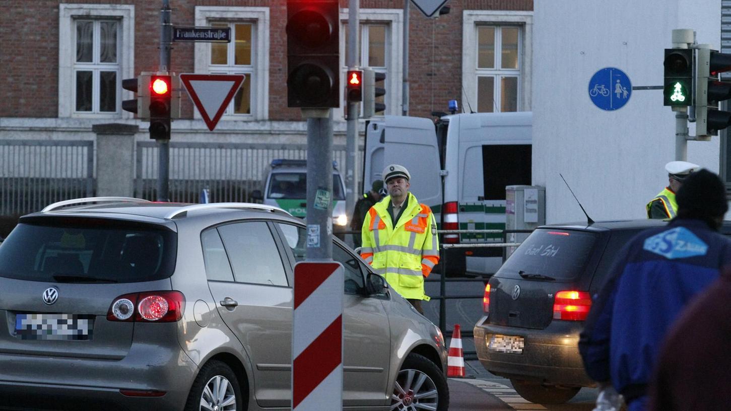 Pfeffer, Steine, Zorn am Steuer: Nügida nervt auch Autofahrer