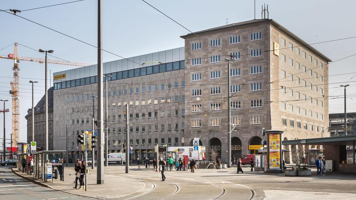 Der markante Kopfbau am Hauptbahnhof soll, geht es nach dem Investor, abgerissen werden. Für seinen Erhalt wurde eine Online-Petition gestartet: www.openpetition.de/petition/online/rettet-die-hauptpost-fur-den-erhalt-eines-nurnberger-wahrzeichens