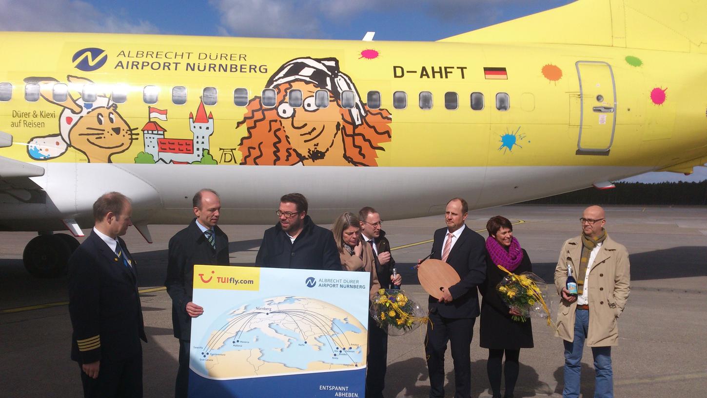 Mit Dürer & Klexi in die Ferien: Flieger-Taufe am Flughafen