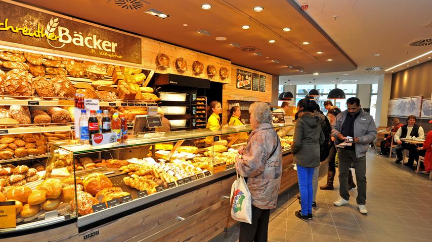 Viel Andrang und beste Laune herrschte im Hornschuch-Center, hier beim Kalchreuther Bäcker.