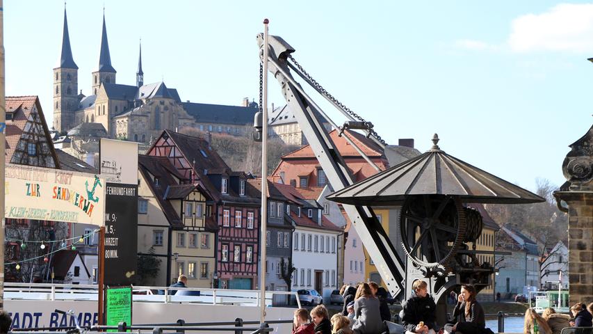 Die beeindruckende Klosteranlage tront hoch über der Stadt auf dem Michaelsberg und ist von der Innenstadt aus stets zu sehen.