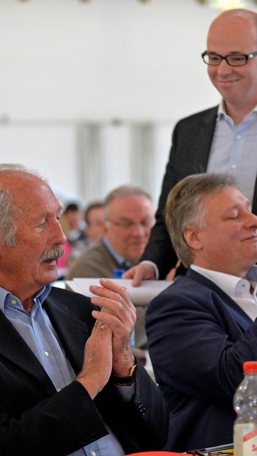 Drei Generationen der Nürnberger SPD: Horst Schmidbauer (links, ehemaliger Bundestagsabgeordneter, Martin Burkert (Mitglied des Bundestags) und Thorsten Brehm.