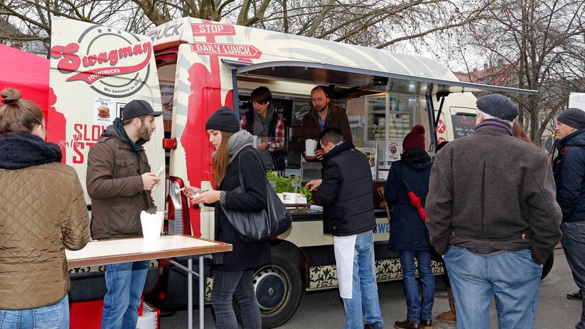 Neue Mitte in Fürth: Foodtrucks lockten zur Eröffnung 