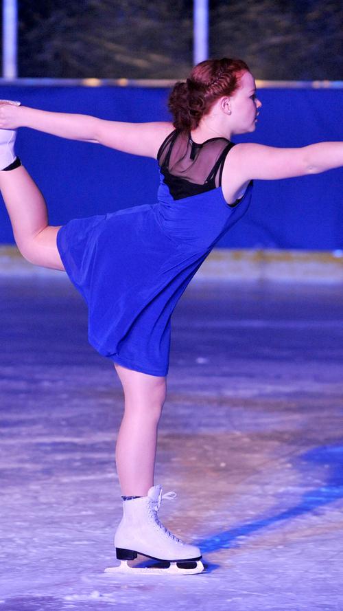 Akrobatik und Grazie bei der Gala on Ice 2015 des ESC in Höchstadt