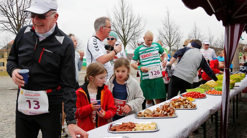 800 Läufer beim 5. Welt-Down-Syndrom-Tag-Marathon in Fürth