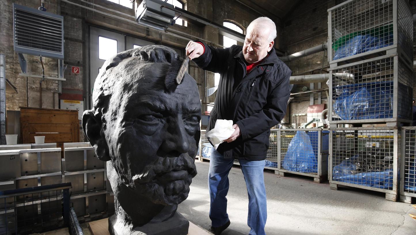 Verloren geglaubte MAN-Gründer-Statue in Holzkiste entdeckt