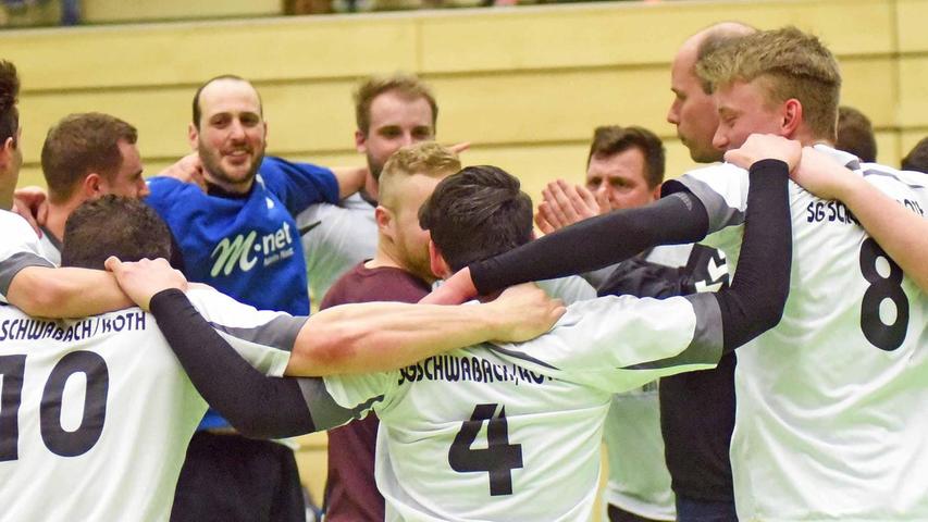Im Auswärtsspiel der Bezirksoberliga gewannen die SG-Handballer am 15. März 2015 mit 33:29 (17:14) bei der heimstarken Mannschaft des TSV Wendelstein. Unser Bild: „Derbysieg, Derbysieg, Derbysieg!“ 