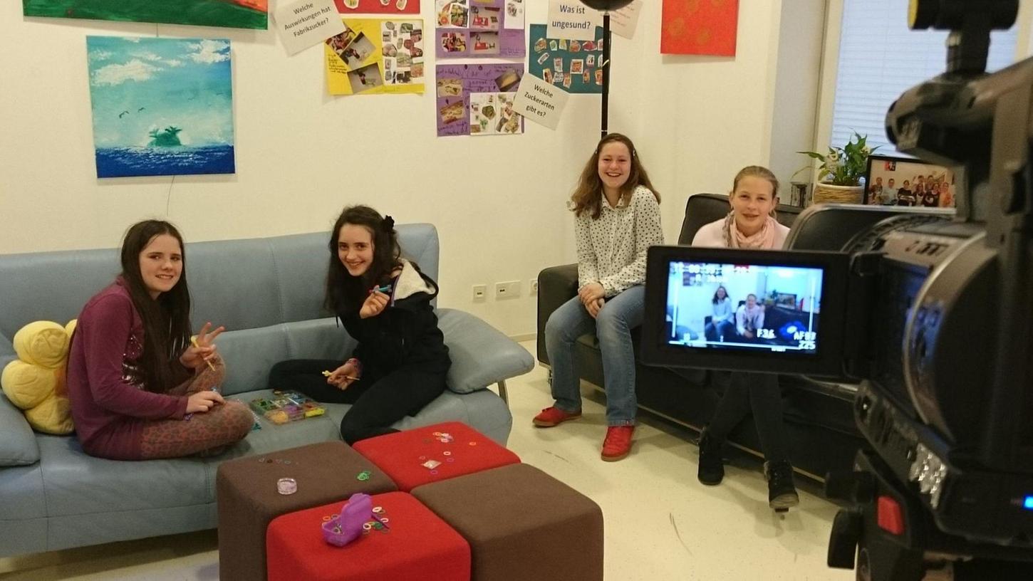 Neumarkter Schüler sammelten bereits beim Projekt „G6-TV“ Erfahrungen vor und hinter der Fernsehkamera.