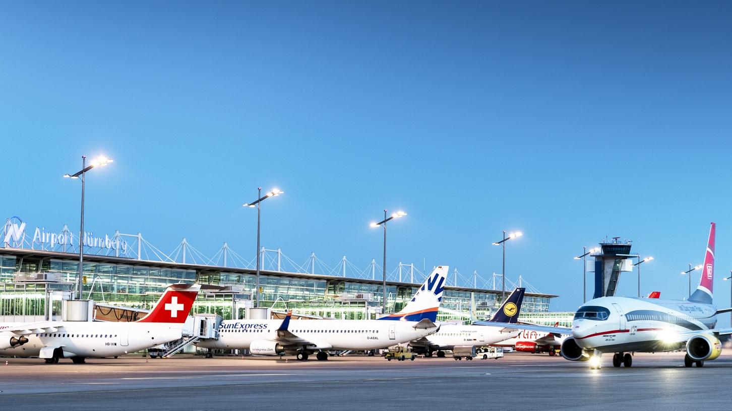 Jetzt geht es richtig los. Allein am ersten Wochenende der Sommerferien werden am Nürnberger Flughafen mehr als 40.000 Passagiere erwartet.