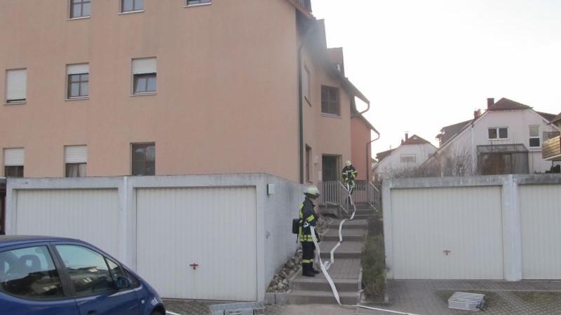 Feuerwehr Ansbach rettet Menschen aus Dachwohnung