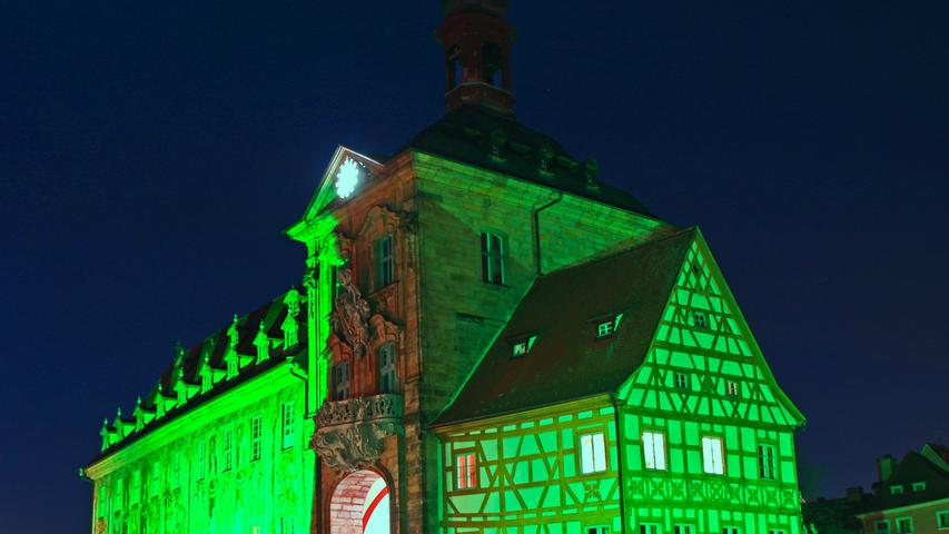 St. Patrick's Day: Altes Bamberger Rathaus erstrahlt in grün