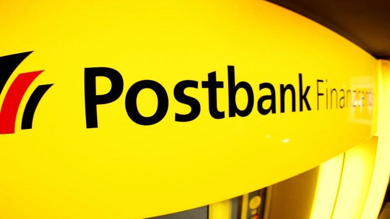 Verdi fordert bei der Integration der Postbank in das Privat- und Firmenkundengeschäft der Deutschen Bank den Kündigungsschutz bis Ende 2022 zu verlängern und verlangt fünf Prozent mehr Geld.